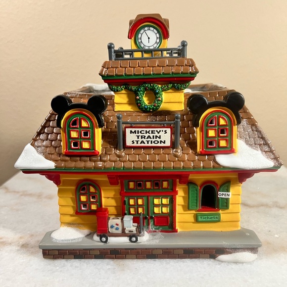 Dept 56 Mickey’s Train Station Mickey’s Merry Christmas Village in Box Lighted - Picture 3 of 13